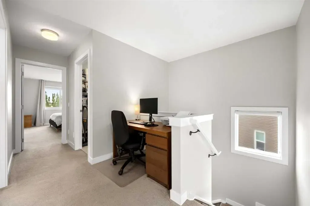 112 Reunion Loop NW