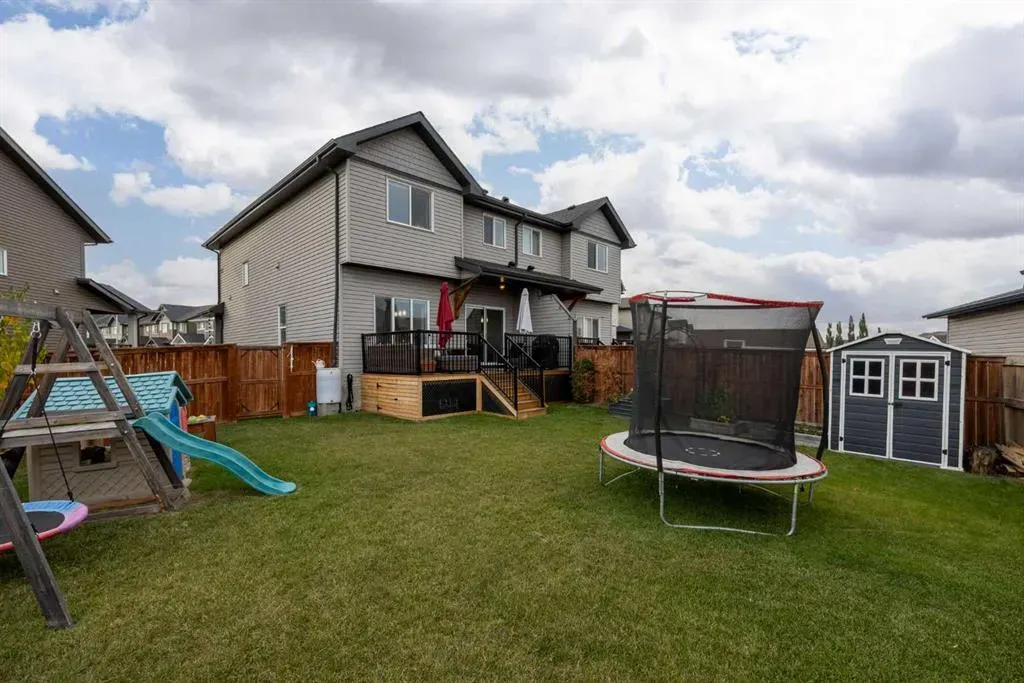 112 Reunion Loop NW