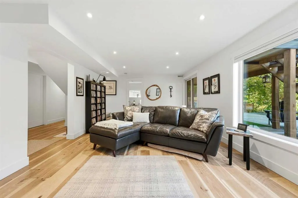14 Riverside Place