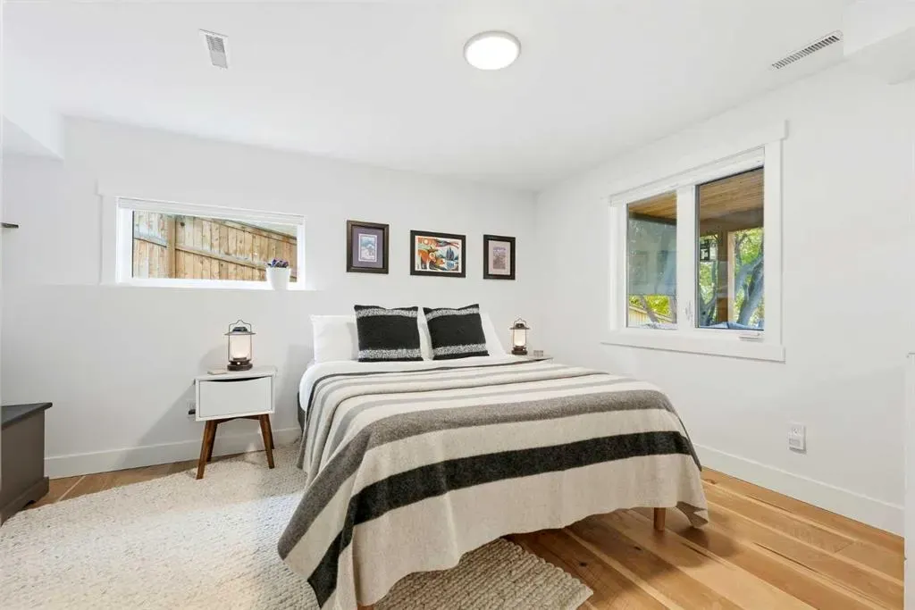 14 Riverside Place