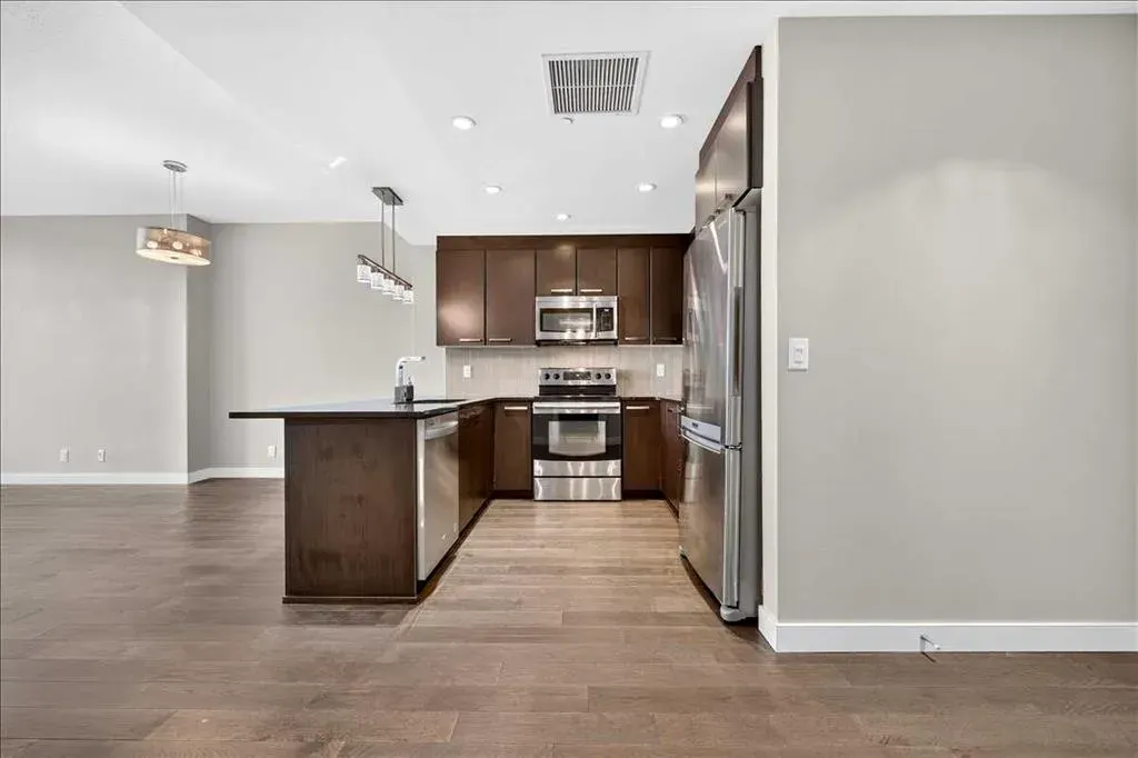 225 11 Avenue SE #1802