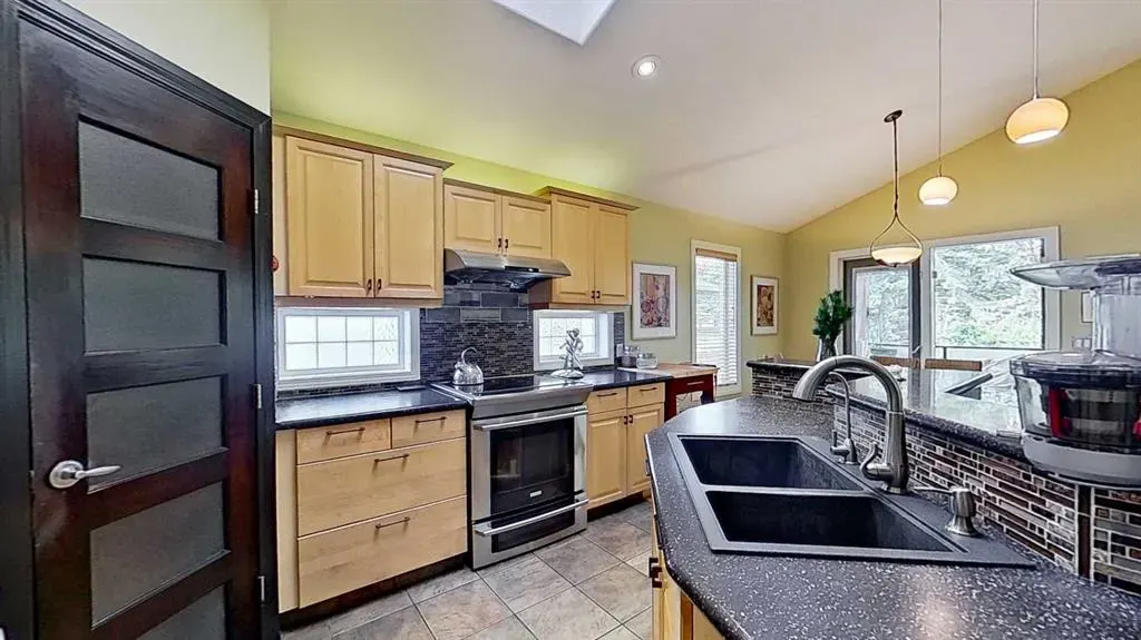 18 Tuscany Meadows Heights NW