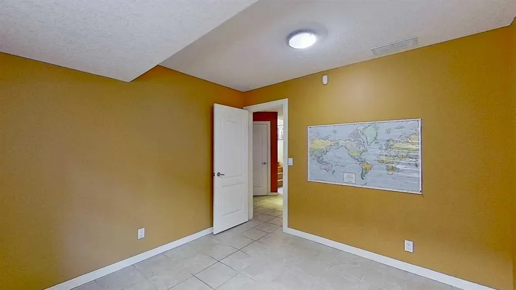 18 Tuscany Meadows Heights NW