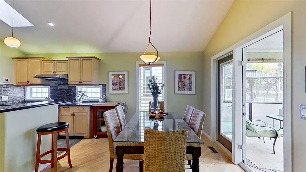 18 Tuscany Meadows Heights NW