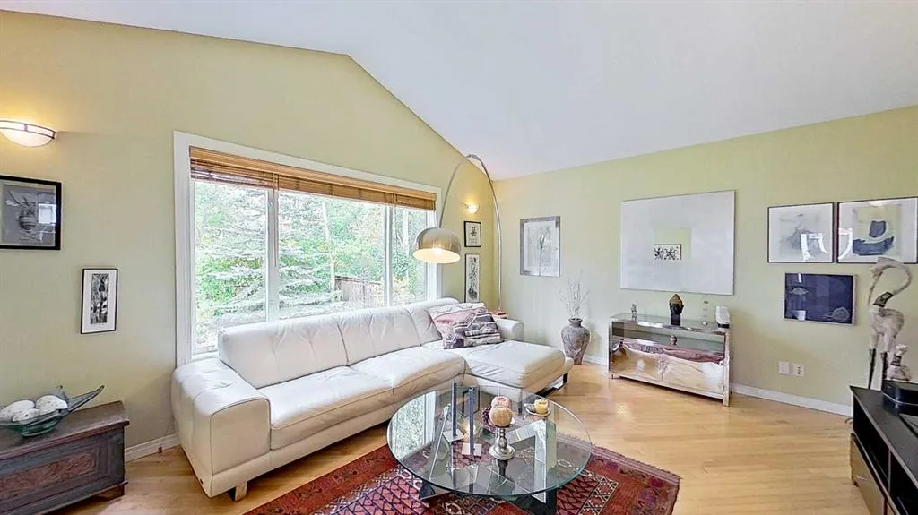 18 Tuscany Meadows Heights NW