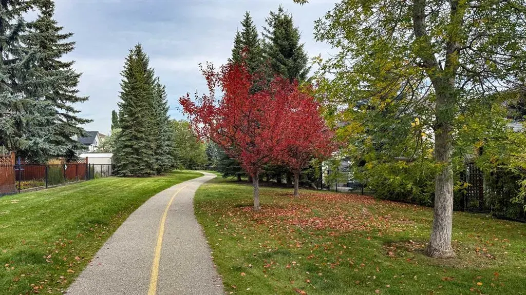 18 Tuscany Meadows Heights NW