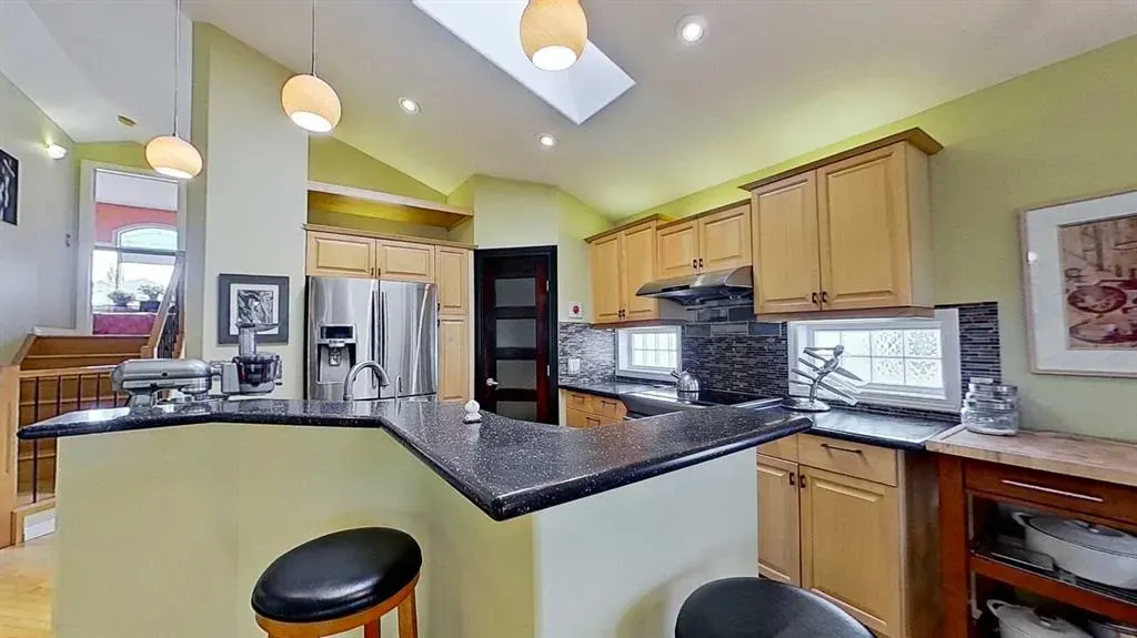 18 Tuscany Meadows Heights NW