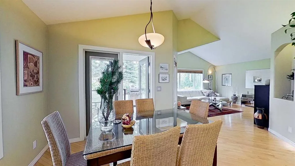 18 Tuscany Meadows Heights NW