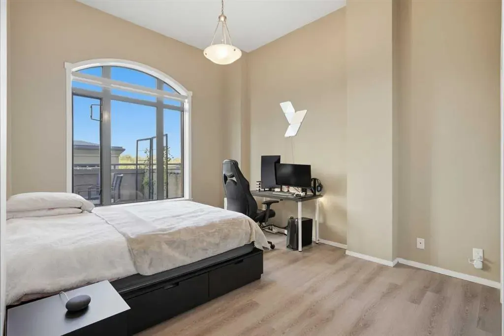 1111 6 Avenue SW #212
