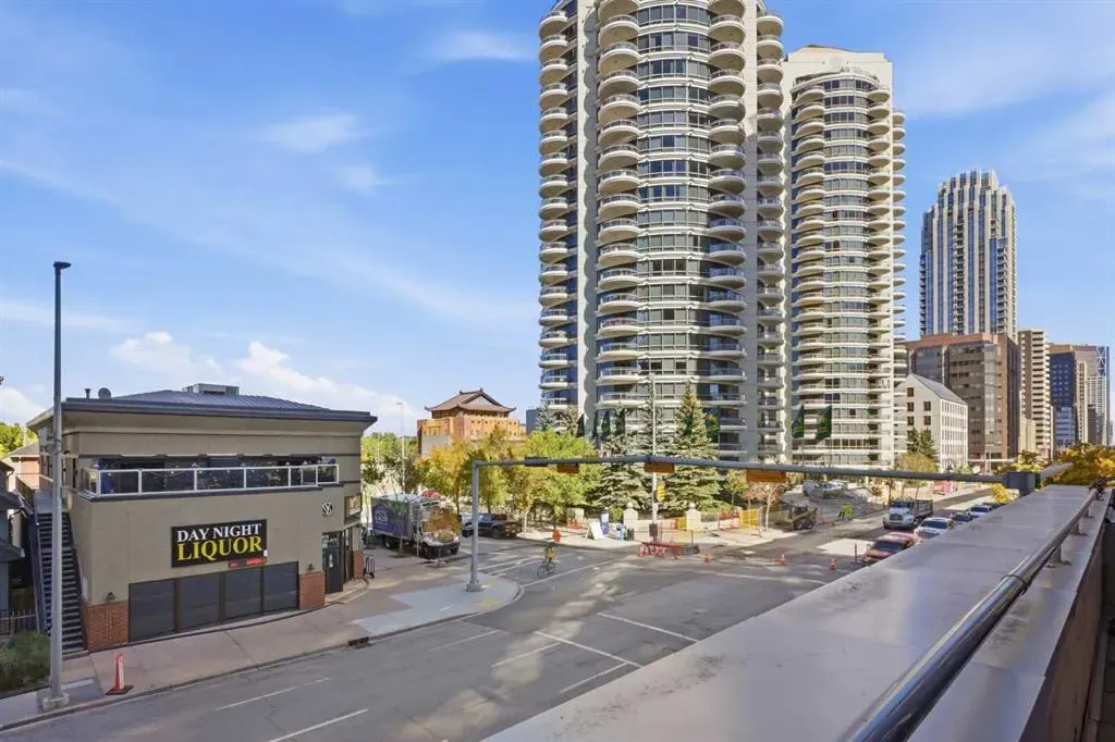 1111 6 Avenue SW #212