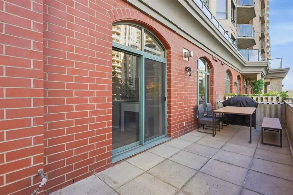1111 6 Avenue SW #212