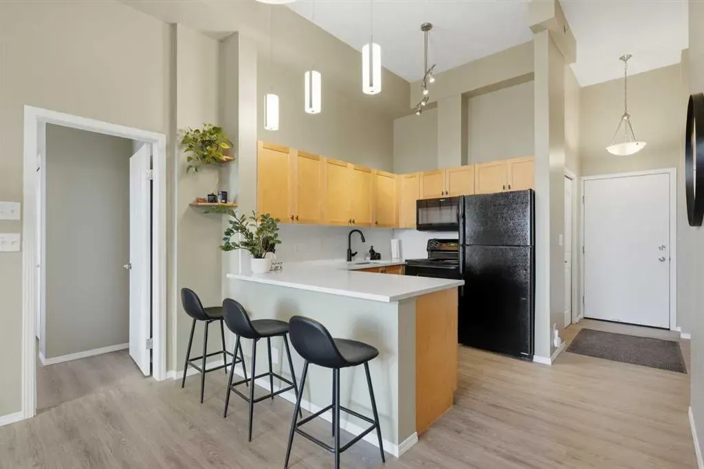 1111 6 Avenue SW #212