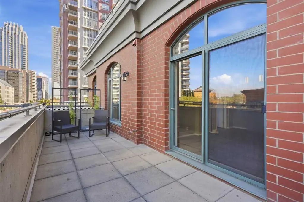 1111 6 Avenue SW #212