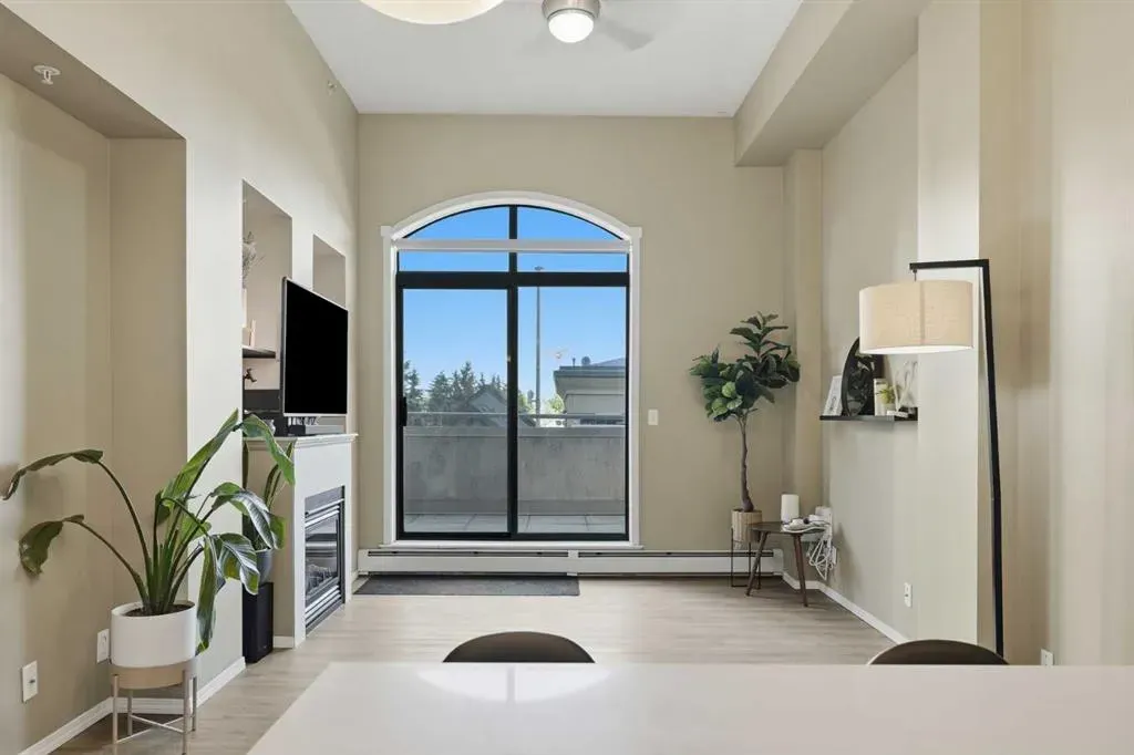 1111 6 Avenue SW #212