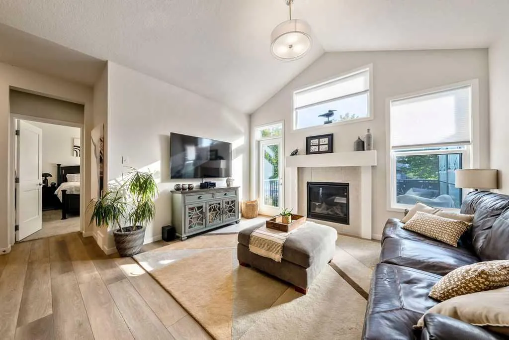 529 Montana Bay SE