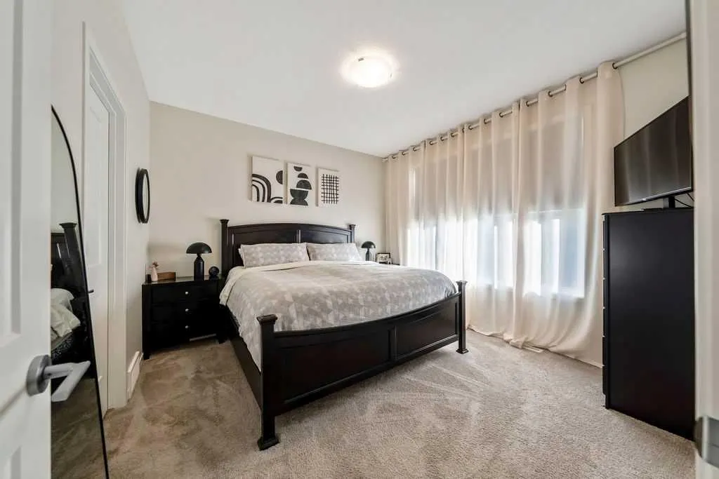 529 Montana Bay SE