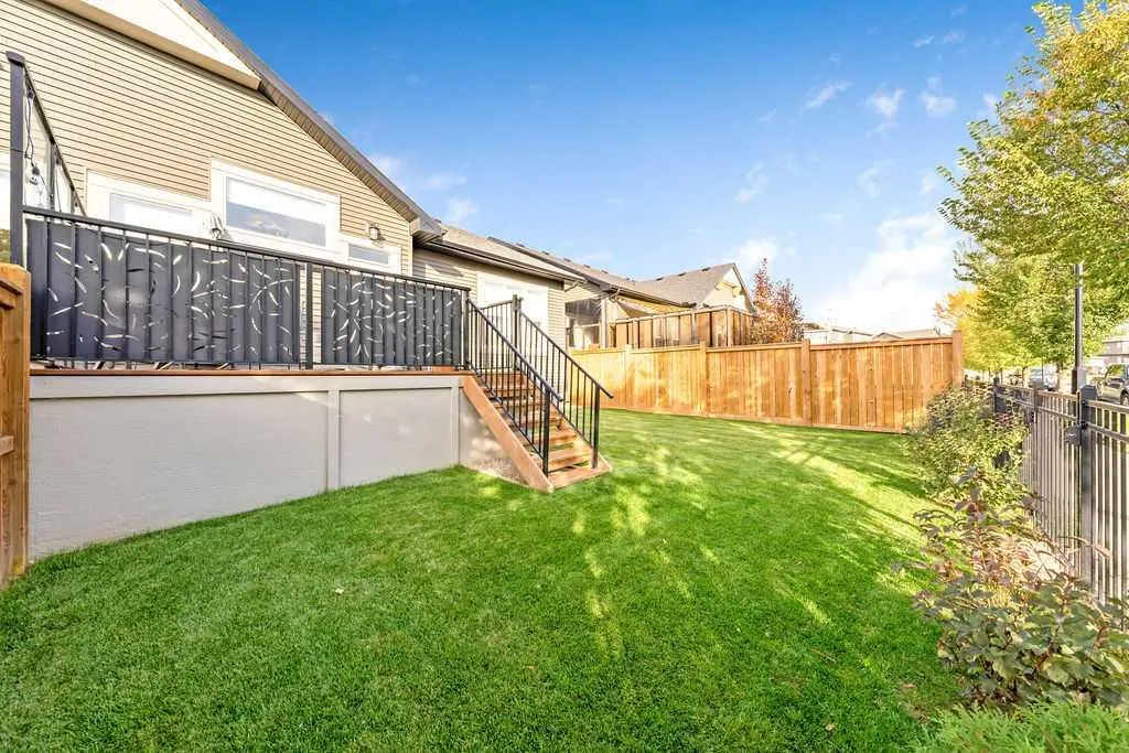 529 Montana Bay SE