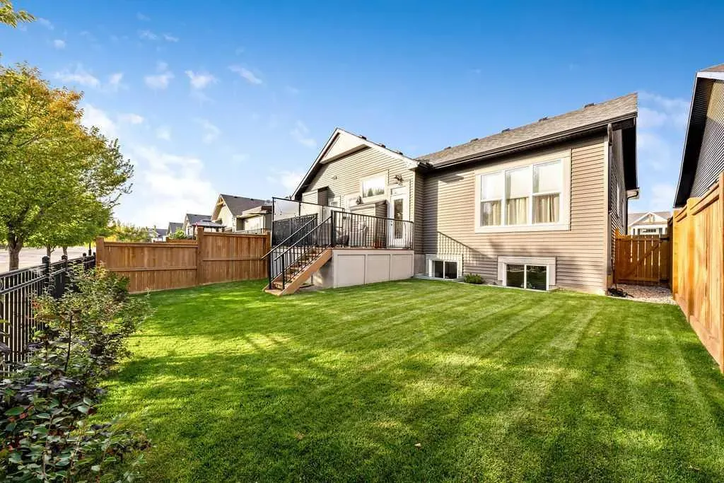 529 Montana Bay SE