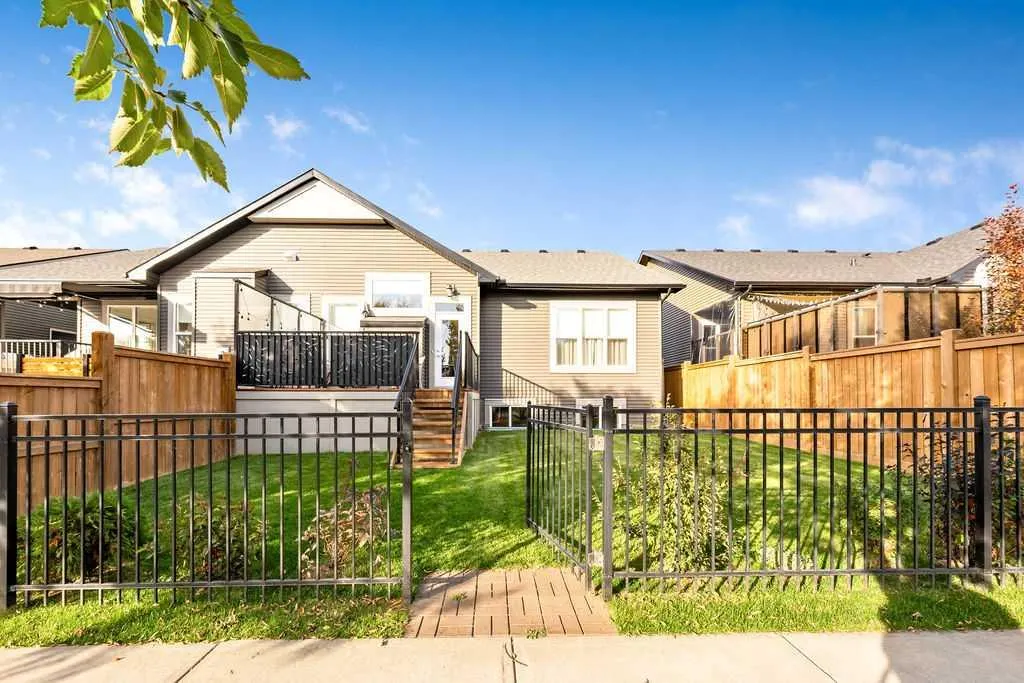 529 Montana Bay SE