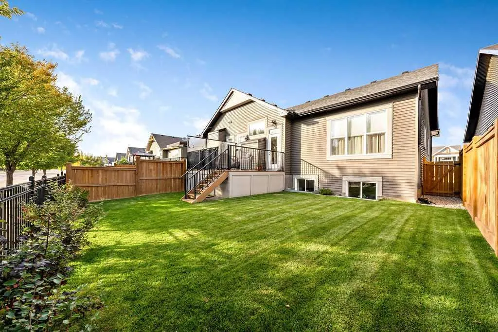 529 Montana Bay SE