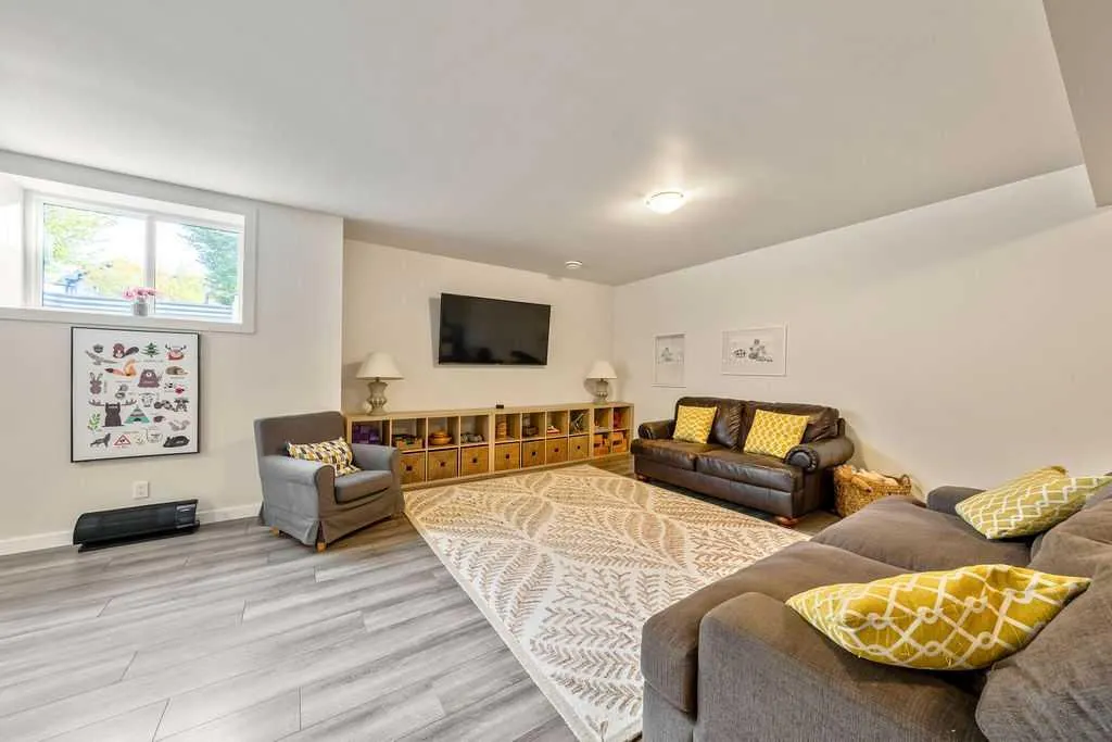 529 Montana Bay SE