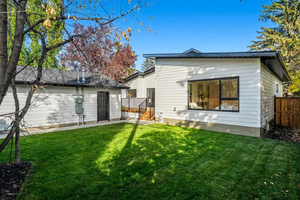 151 Waterloo Drive SW