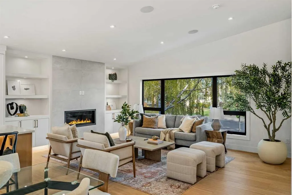 151 Waterloo Drive SW