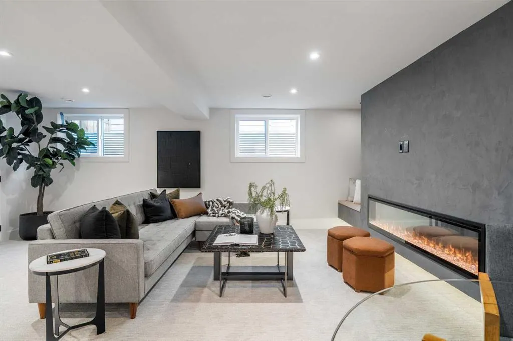 151 Waterloo Drive SW
