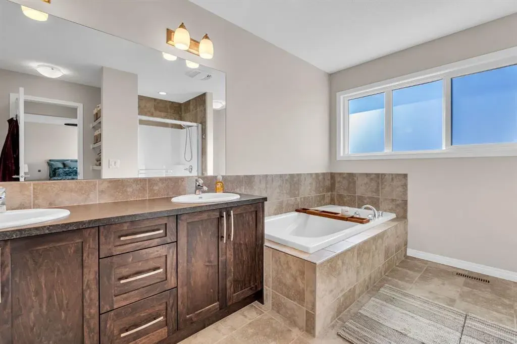 21 Mount Rae Heights