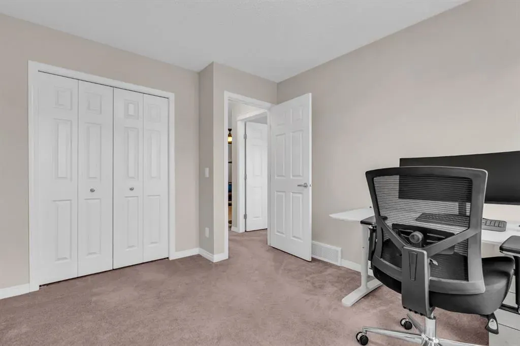 21 Mount Rae Heights
