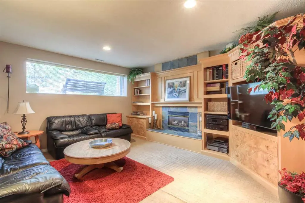 5011 Viceroy Drive NW