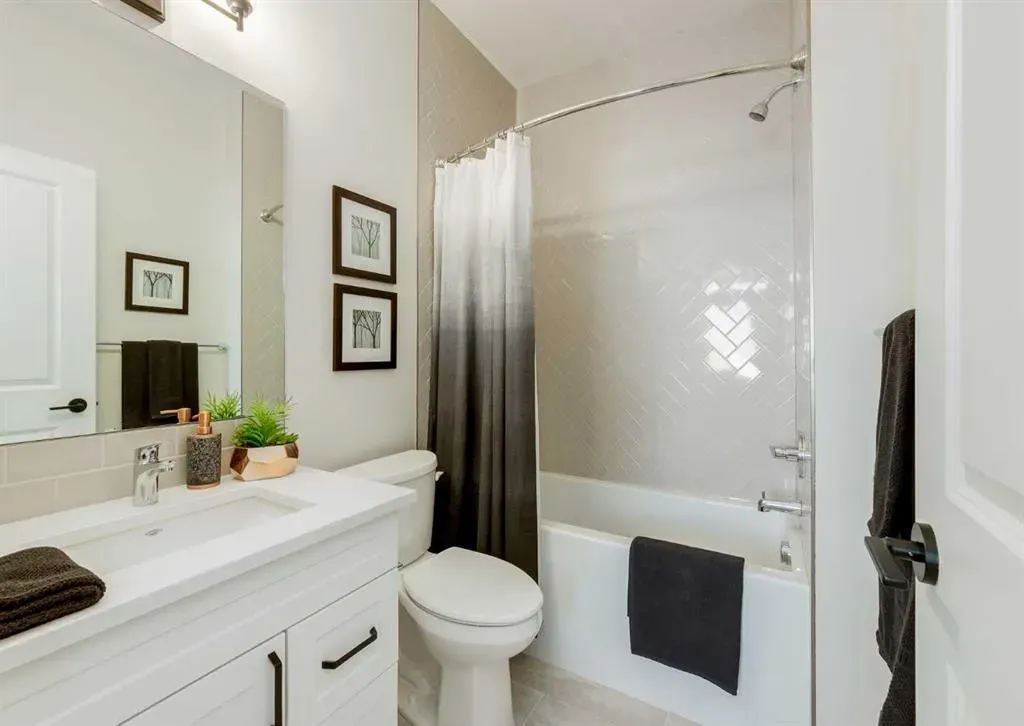 320 Edgefield Close