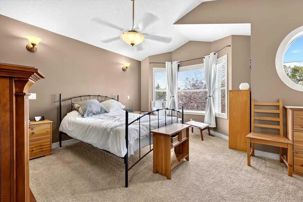 2506 17 Street SE