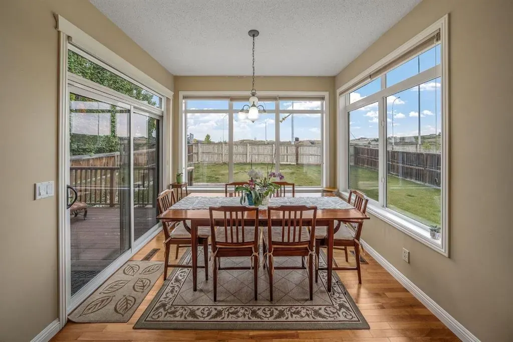 160 Royal Oak Heights NW