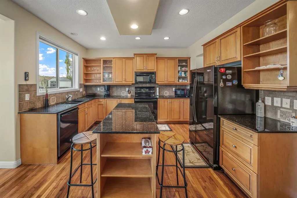 160 Royal Oak Heights NW