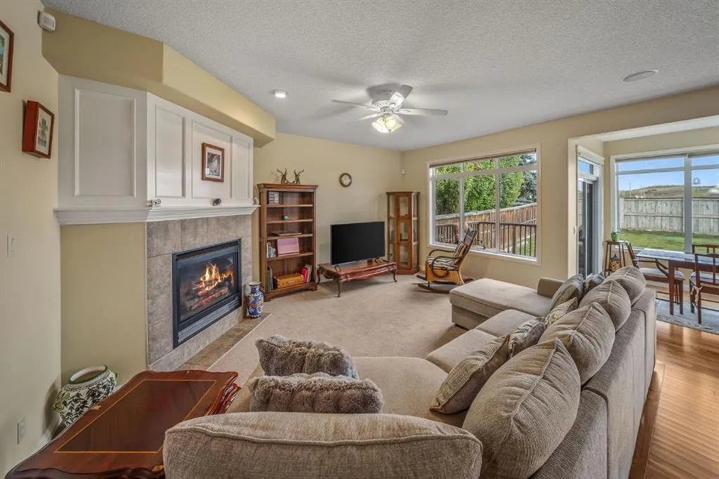 160 Royal Oak Heights NW