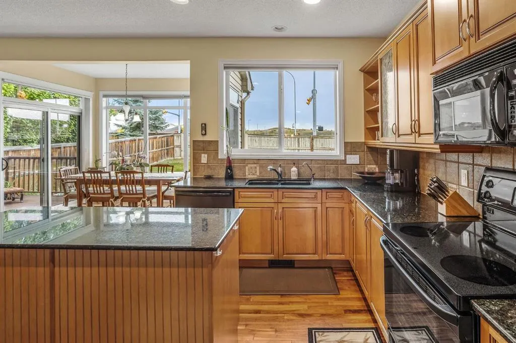 160 Royal Oak Heights NW
