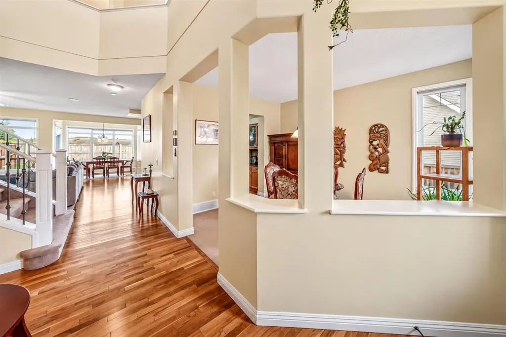 160 Royal Oak Heights NW