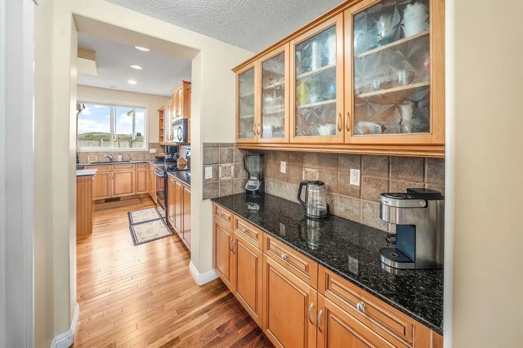 160 Royal Oak Heights NW