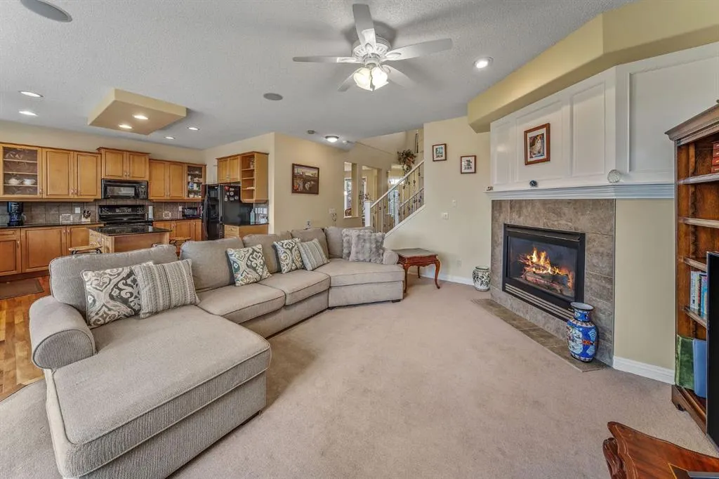 160 Royal Oak Heights NW