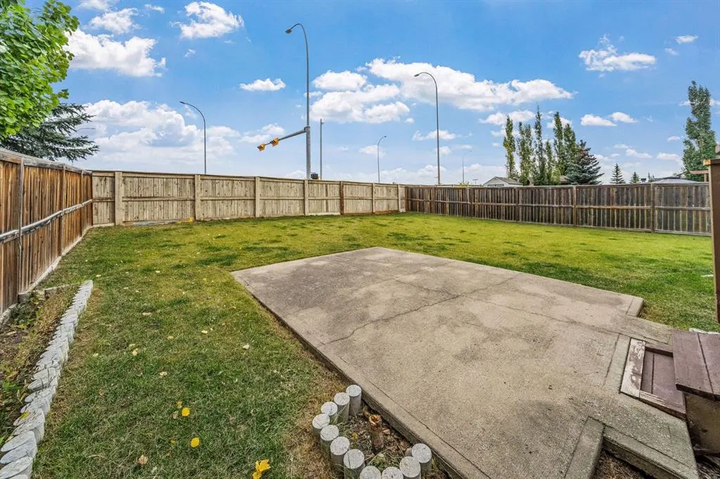 160 Royal Oak Heights NW