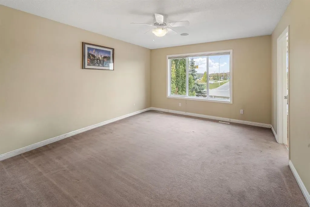 160 Royal Oak Heights NW
