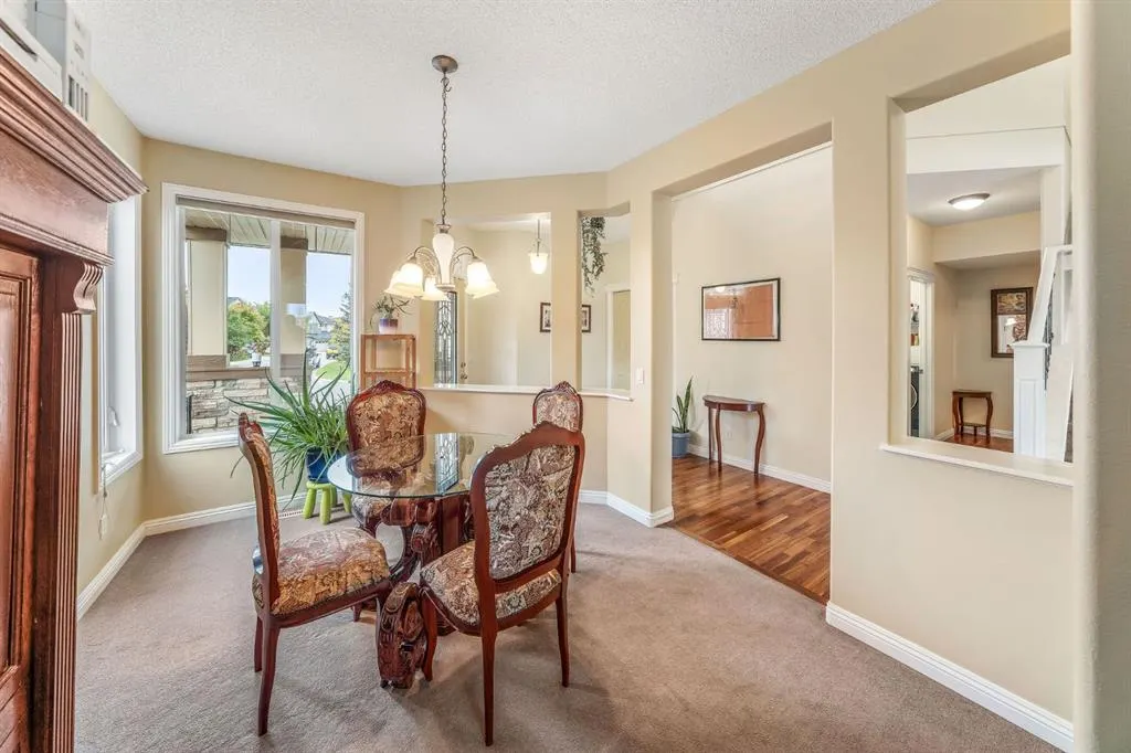 160 Royal Oak Heights NW