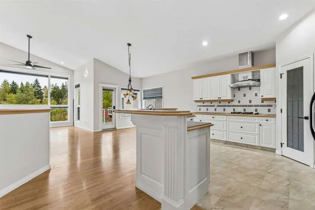 134 Valley Glen Heights NW