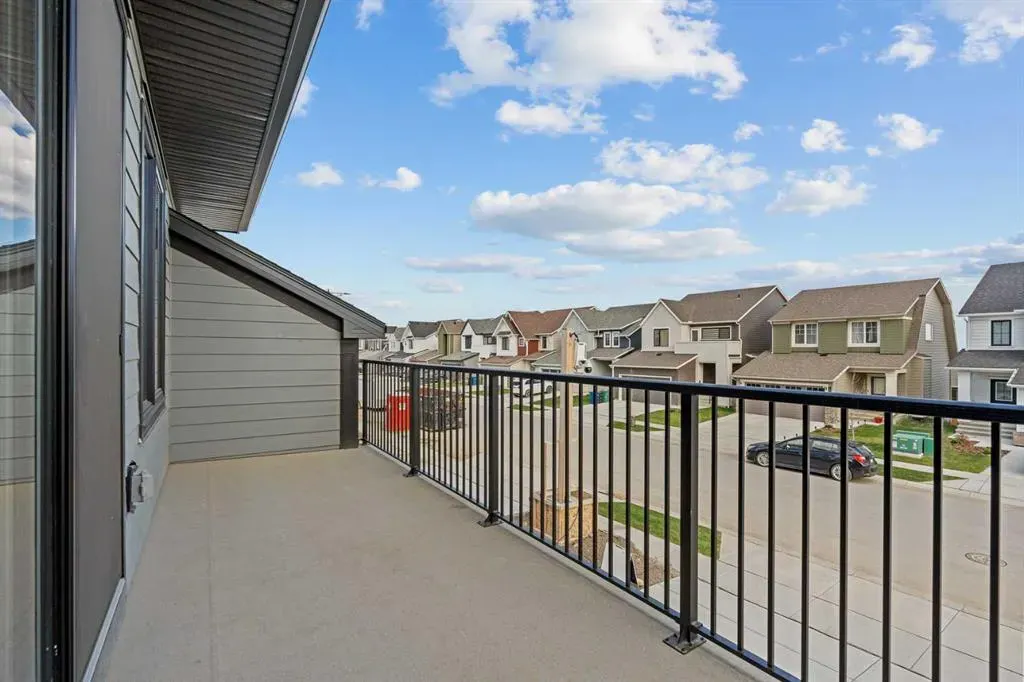 9 Wild Rose Bay SW