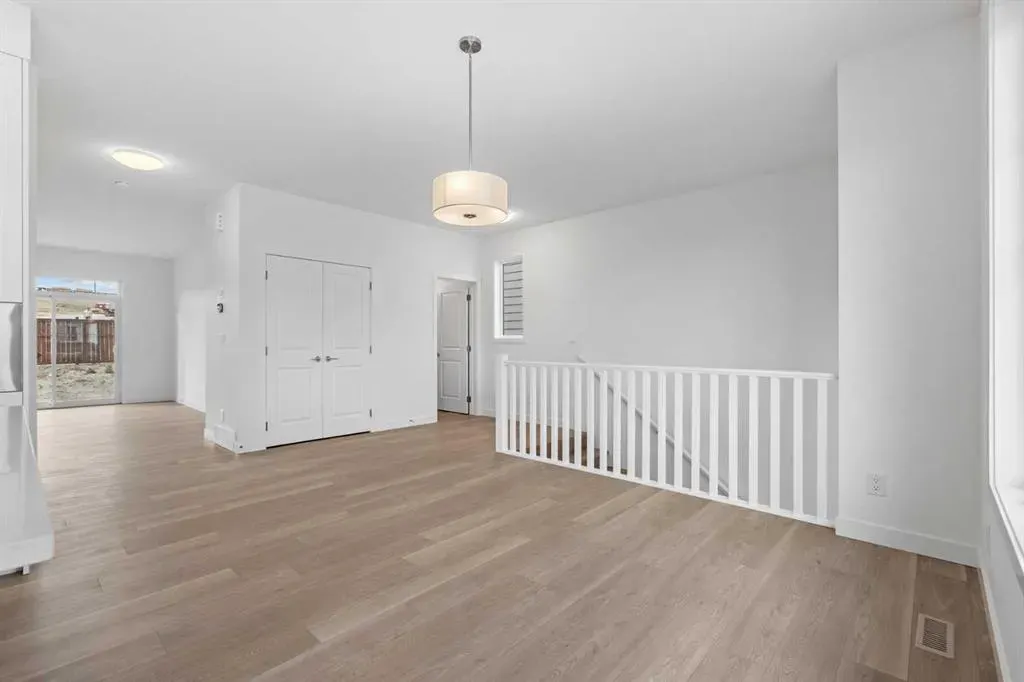 9 Wild Rose Bay SW