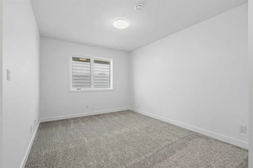 9 Wild Rose Bay SW