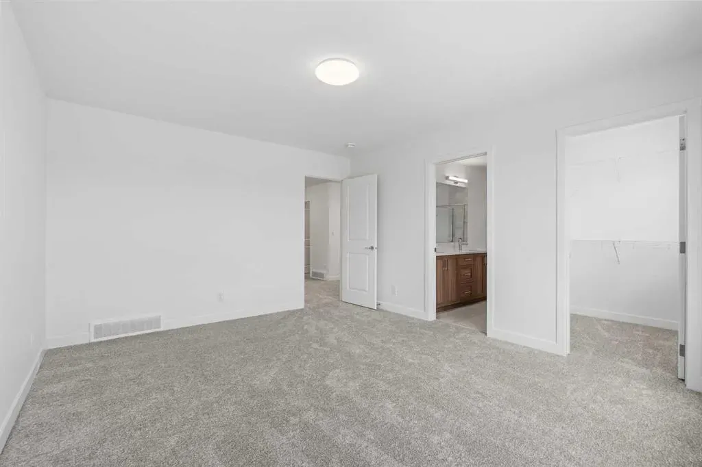 9 Wild Rose Bay SW