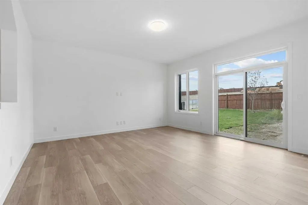 9 Wild Rose Bay SW