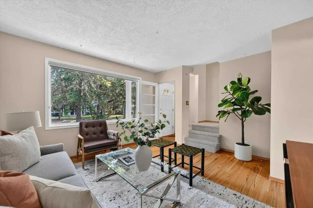 572 Regal Park NE